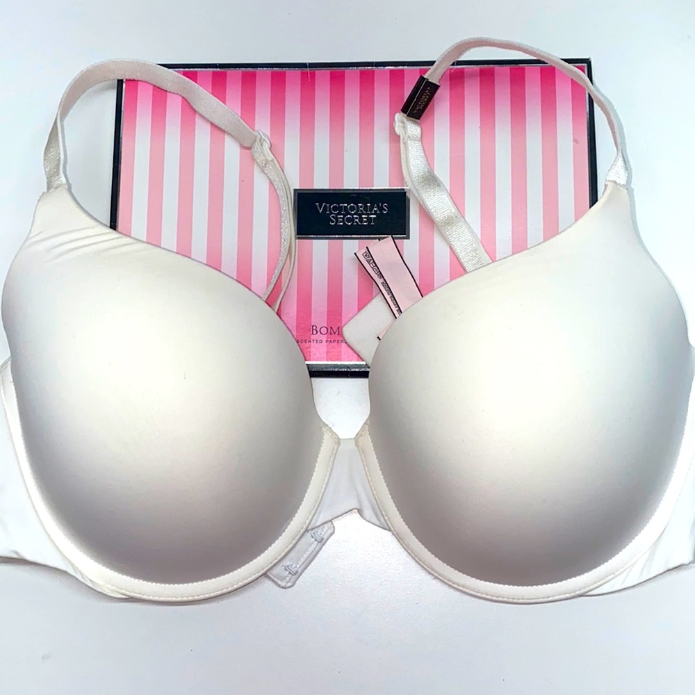 Reposhing VSbra 38C NICE I just went up a cup. Not worn just on for fitting.